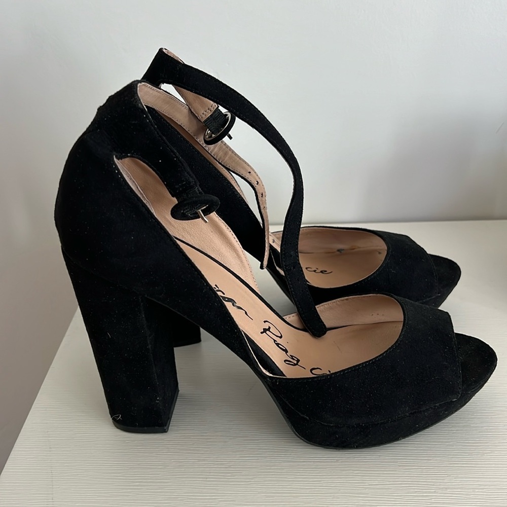 Black heels size 9